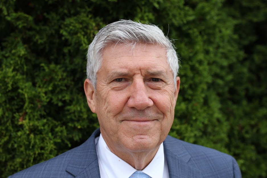 Picture of Lindon Robison